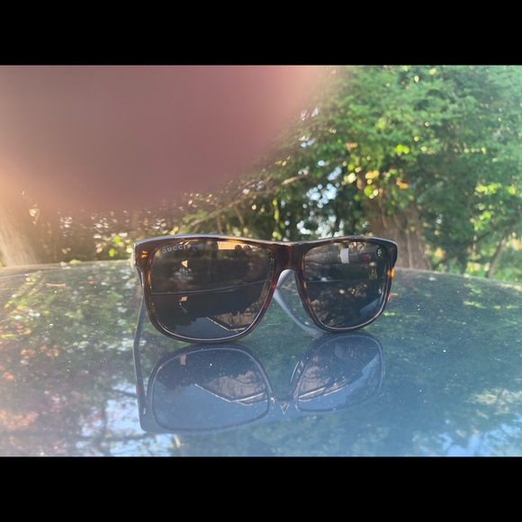 Brand new Gucci sunglasses - Picture 2 of 5